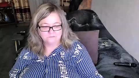 Snapshot of tviks chatting on November 6, 10:21 pm Lana online show from November 6, 10:21 pm