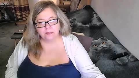 Snapshot of tviks chatting on November 16, 1:33 am Lana online show from November 16, 1:33 am