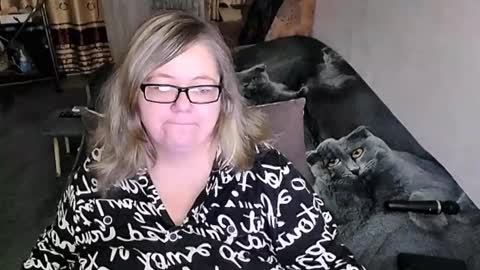 Snapshot of tviks chatting on November 25, 9:59 pm Lana online show from November 25, 9:59 pm