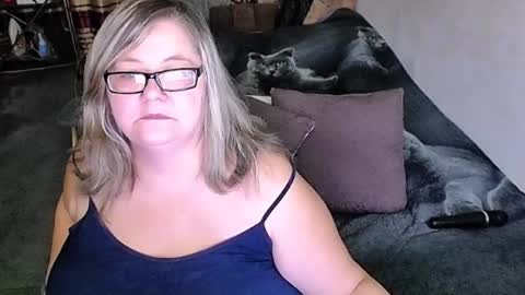 Snapshot of tviks chatting on November 30, 7:18 pm Lana online show from November 30, 7:18 pm