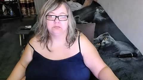 Snapshot of tviks chatting on December 1, 10:37 pm Lana online show from December 1, 10:37 pm