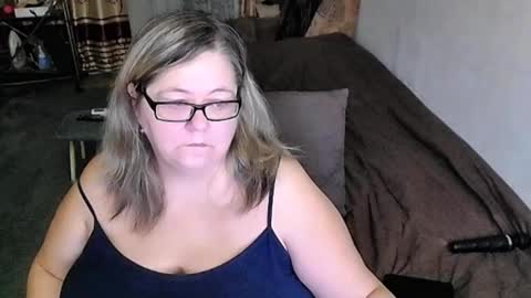 Snapshot of tviks chatting on December 14, 11:31 pm Lana online show from December 14, 11:31 pm