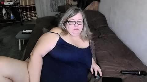 Snapshot of tviks chatting on December 16, 9:09 pm Lana online show from December 16, 9:09 pm