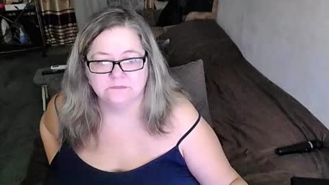 Snapshot of tviks chatting on December 18, 12:49 am Lana online show from December 18, 12:49 am