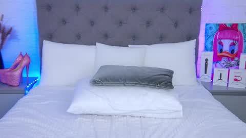 Hallie online show from February 18, 4:58 am