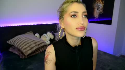 MayCarrey online show from February 4, 8:59 pm