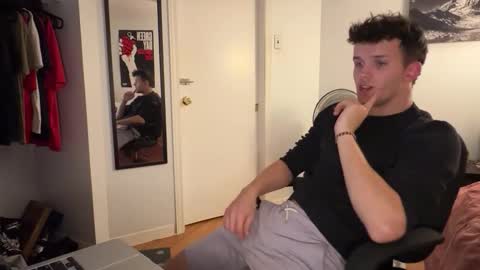 twink2048 online show from December 18, 2:39 am