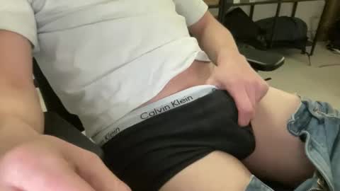 Snapshot of twink27844711 chatting on February 5, 7:10 pm twink27844711 online show from February 5, 7:10 pm