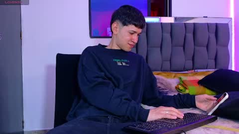 Snapshot of twink_daren chatting on June 10, 7:02 pm Mr Daren online show from June 10, 7:02 pm