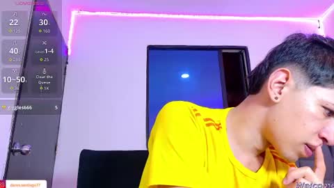 Snapshot of twink_daren chatting on June 12, 6:40 pm Mr Daren online show from June 12, 6:40 pm