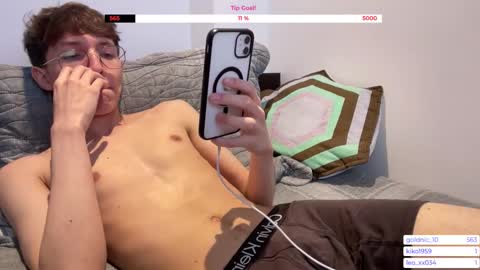 Snapshot of twinkie_19_004 chatting on November 15, 5:27 am Santiago online show from November 15, 5:27 am