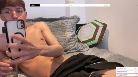 Snapshot of twinkie_19_004 chatting on November 16, 5:35 am Santiago online show from November 16, 5:35 am