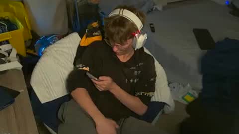 shytwink online show from September 27, 2:44 pm