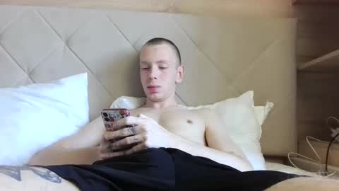 Snapshot of twinkyboyxq chatting on September 25, 10:41 am TwinkyBoyxq online show from September 25, 10:41 am