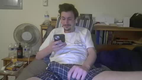 TwinkyMcgee online show from April 4, 6:00 am