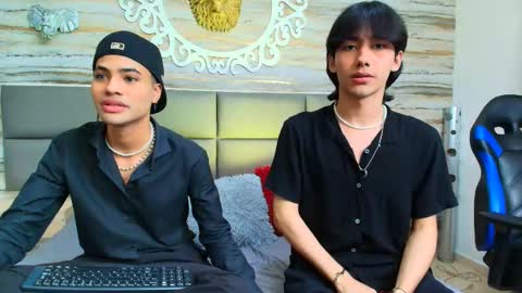 twinslovers_ online show from September 9, 9:47 pm