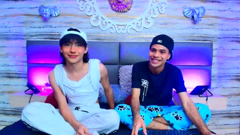 twinslovers_ online show from September 17, 7:59 pm