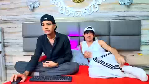 twinslovers_ online show from September 23, 8:34 pm