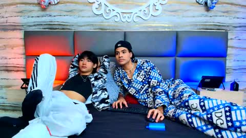 twinslovers_ online show from September 30, 7:52 pm