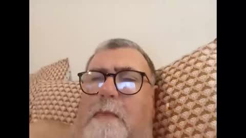 Snapshot of twohats2810 chatting on November 29, 6:22 pm twohats2810 online show from November 29, 6:22 pm