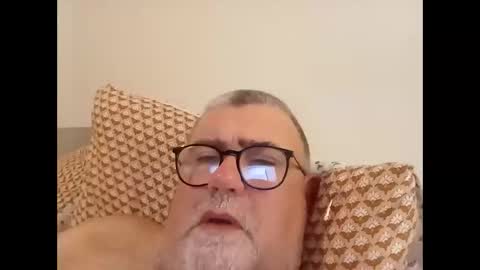 Snapshot of twohats2810 chatting on December 1, 7:08 pm twohats2810 online show from December 1, 7:08 pm