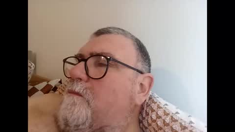 twohats2810 online show from February 14, 2:25 pm