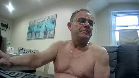 Twopeopleinlove online show from January 18, 1:59 pm