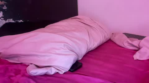 Snapshot of twunkymikey chatting on June 3, 11:32 pm twunkymikey online show from June 3, 11:32 pm
