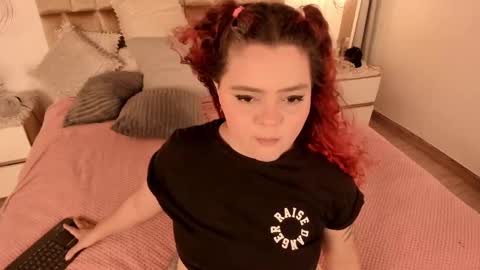 Twiggy online show from February 1, 8:05 pm