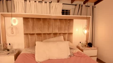 Twiggy online show from February 4, 12:19 am