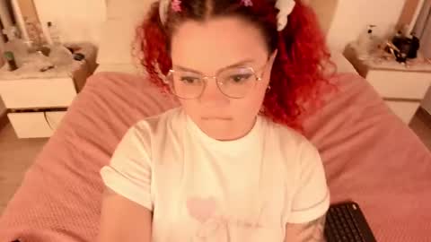 Twiggy online show from February 6, 8:13 pm