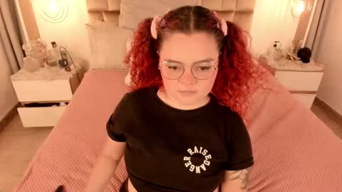 Twiggy online show from February 8, 8:10 pm