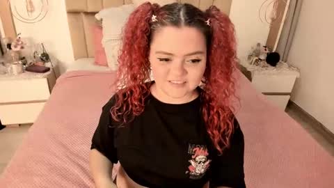 Twiggy online show from February 25, 8:19 pm