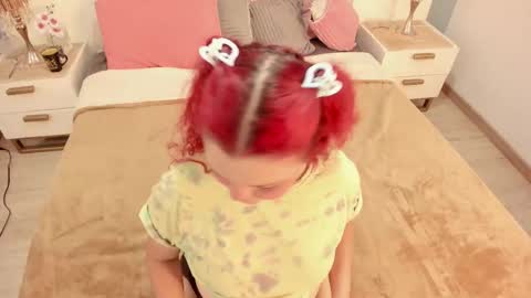 Twiggy online show from September 10, 8:09 pm