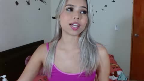 Snapshot of tyfanny19 chatting on January 30, 1:55 am tyfanny19 online show from January 30, 1:55 am