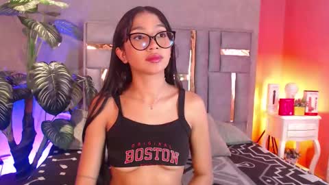 Snapshot of tyla_ks chatting on September 23, 7:50 pm tyla_ks online show from September 23, 7:50 pm