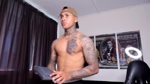 Snapshot of tyler_bell_ chatting on March 2, 3:19 pm tyler_bell_ online show from March 2, 3:19 pm