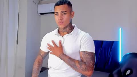 tyler_bell_ online show from April 9, 4:01 am