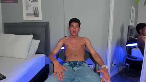 Snapshot of tyler_fox_ chatting on September 12, 9:59 pm Tyler Fox online show from September 12, 9:59 pm