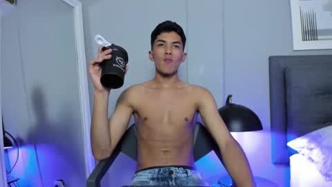 Snapshot of tyler_fox_ chatting on November 1, 8:11 pm Tyler Fox online show from November 1, 8:11 pm