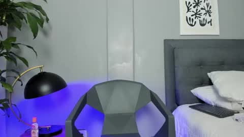 Tyler Fox online show from June 16, 9:17 pm