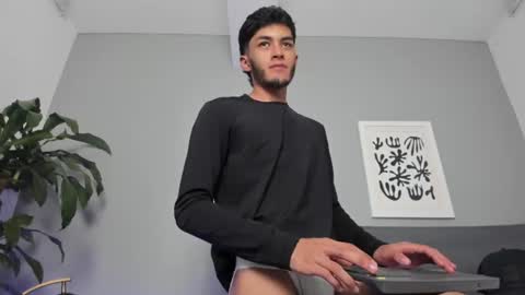 Tyler Fox online show from July 2, 9:43 pm