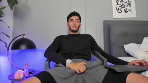 Tyler Fox online show from August 4, 8:22 pm