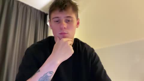 Snapshot of tyler_garrner chatting on October 19, 8:42 pm tyler_garrner online show from October 19, 8:42 pm