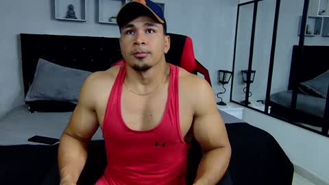 tyler_hank1 online show from January 12, 2:35 am