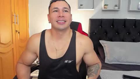 tyler_hank1 online show from March 28, 5:23 pm