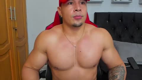 Snapshot of tyler_hank1 chatting on June 25, 5:12 am tyler_hank1 online show from June 25, 5:12 am