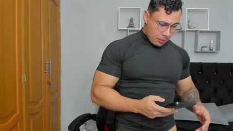 Snapshot of tyler_hank1 chatting on June 27, 12:48 am tyler_hank1 online show from June 27, 12:48 am