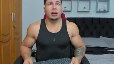 Snapshot of tyler_hank1 chatting on June 28, 2:34 pm tyler_hank1 online show from June 28, 2:34 pm