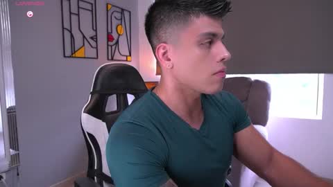 Snapshot of tyler_muscle chatting on January 14, 7:41 pm David online show from January 14, 7:41 pm